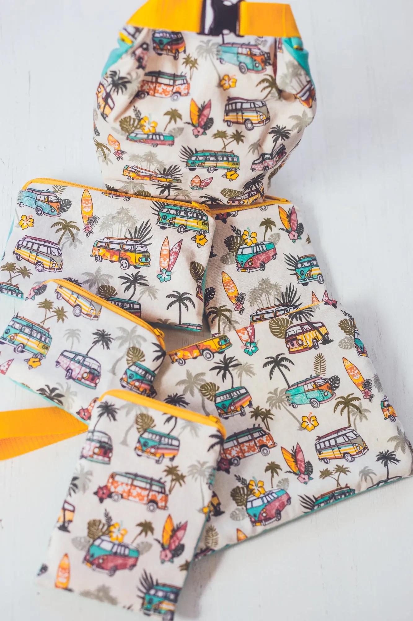 HIPPY SURF VAN CHANGE PURSE