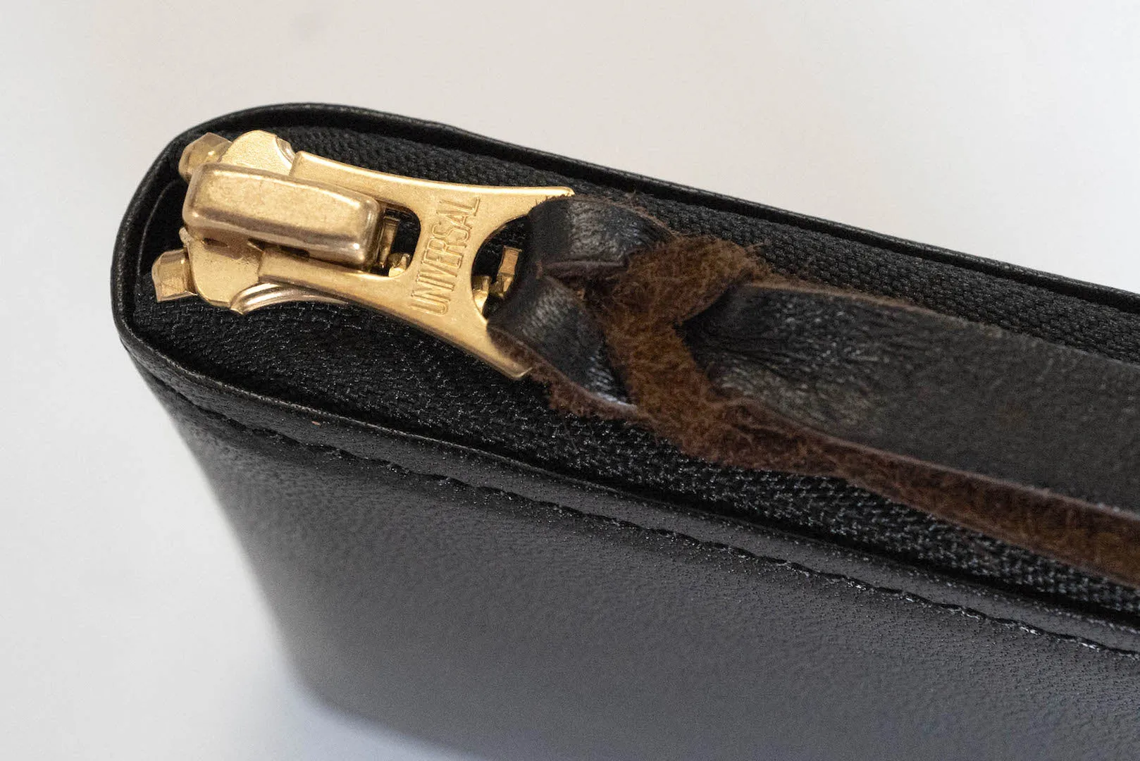 Inception by Accel Co. Horsehide Round Short Wallet (Black Tea-core)