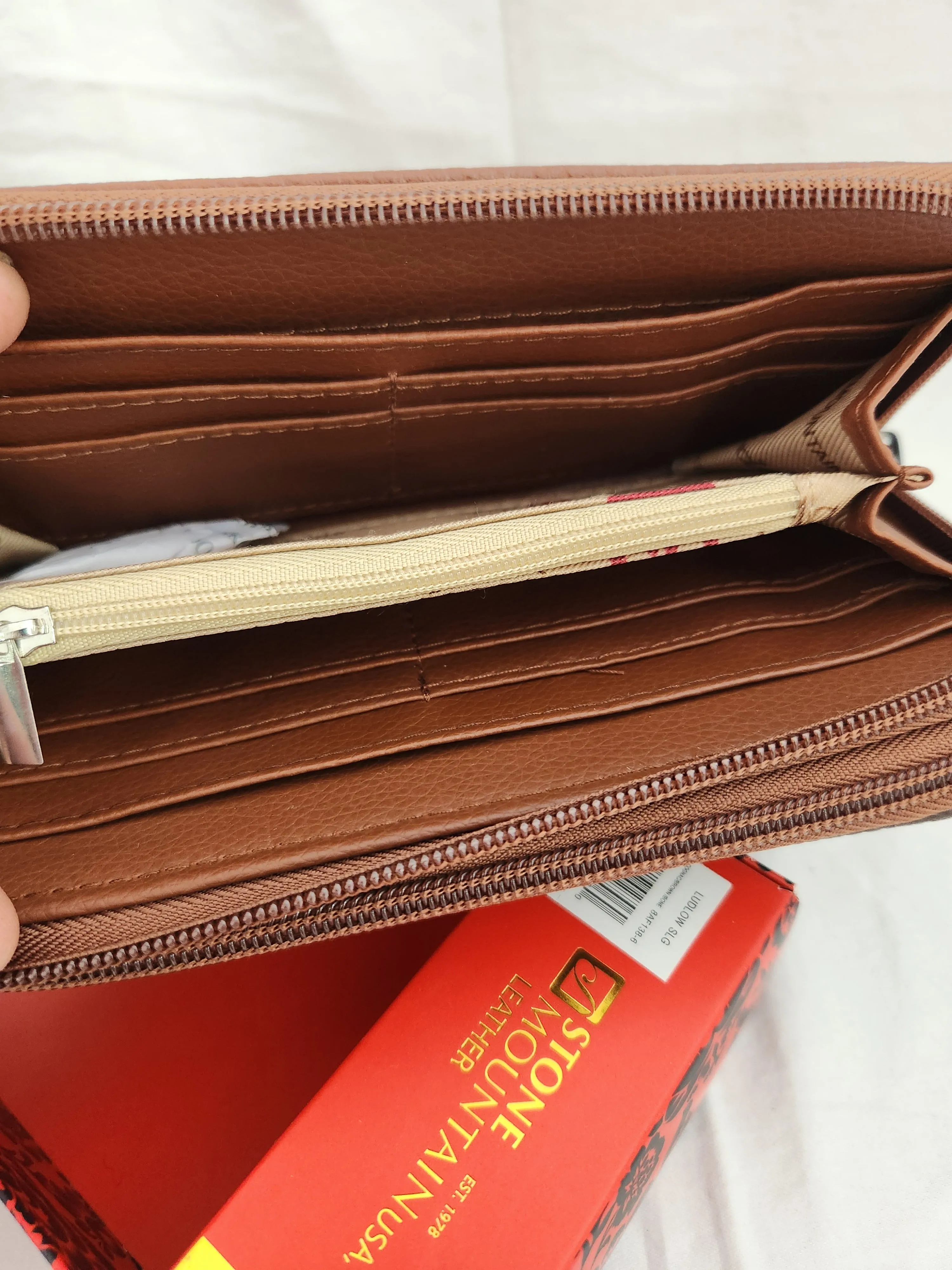 NWT - Stone Mountain Brown Ludlow SLG Zip Around Leather Wallet