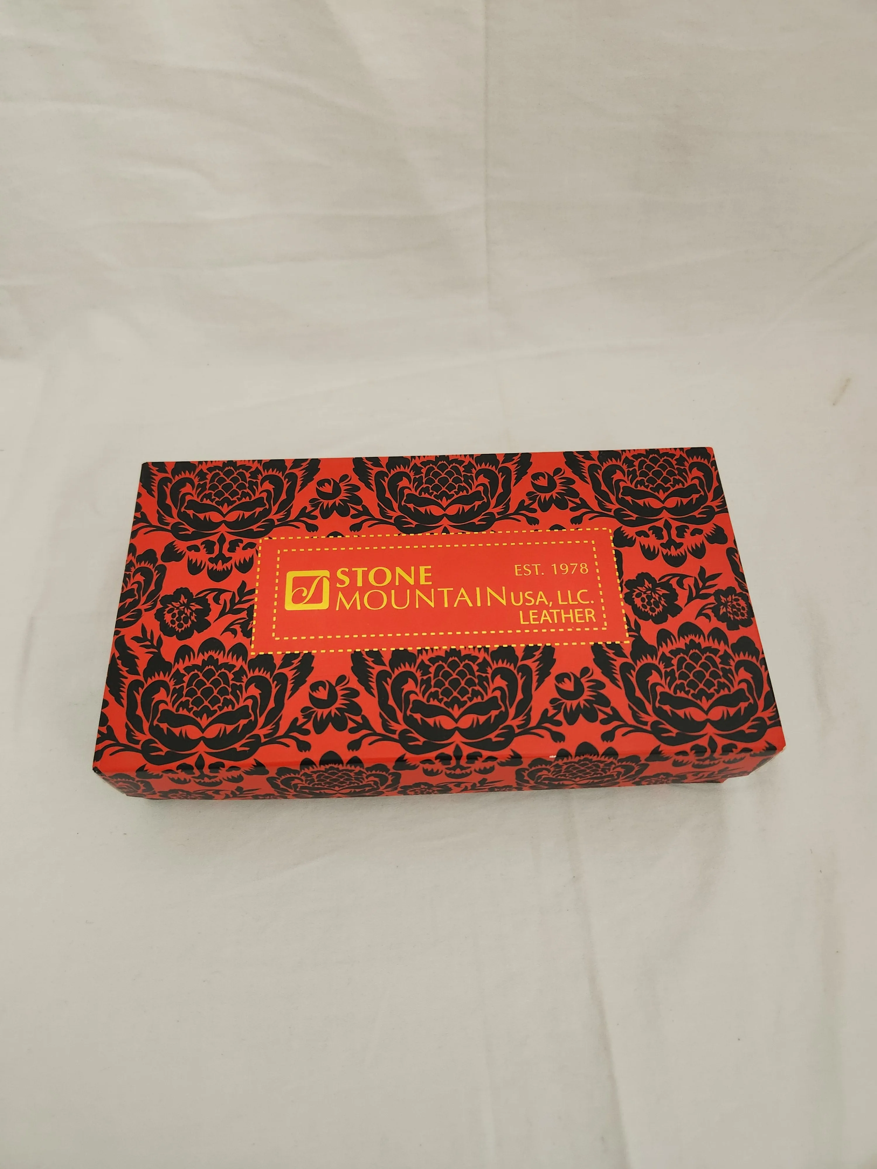 NWT - Stone Mountain Brown Ludlow SLG Zip Around Leather Wallet